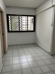 Blk 323 Jurong East Street 31 (Jurong East), HDB Executive #572145021